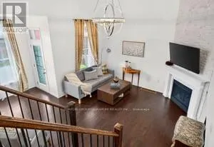 7 PICKETT PLACE