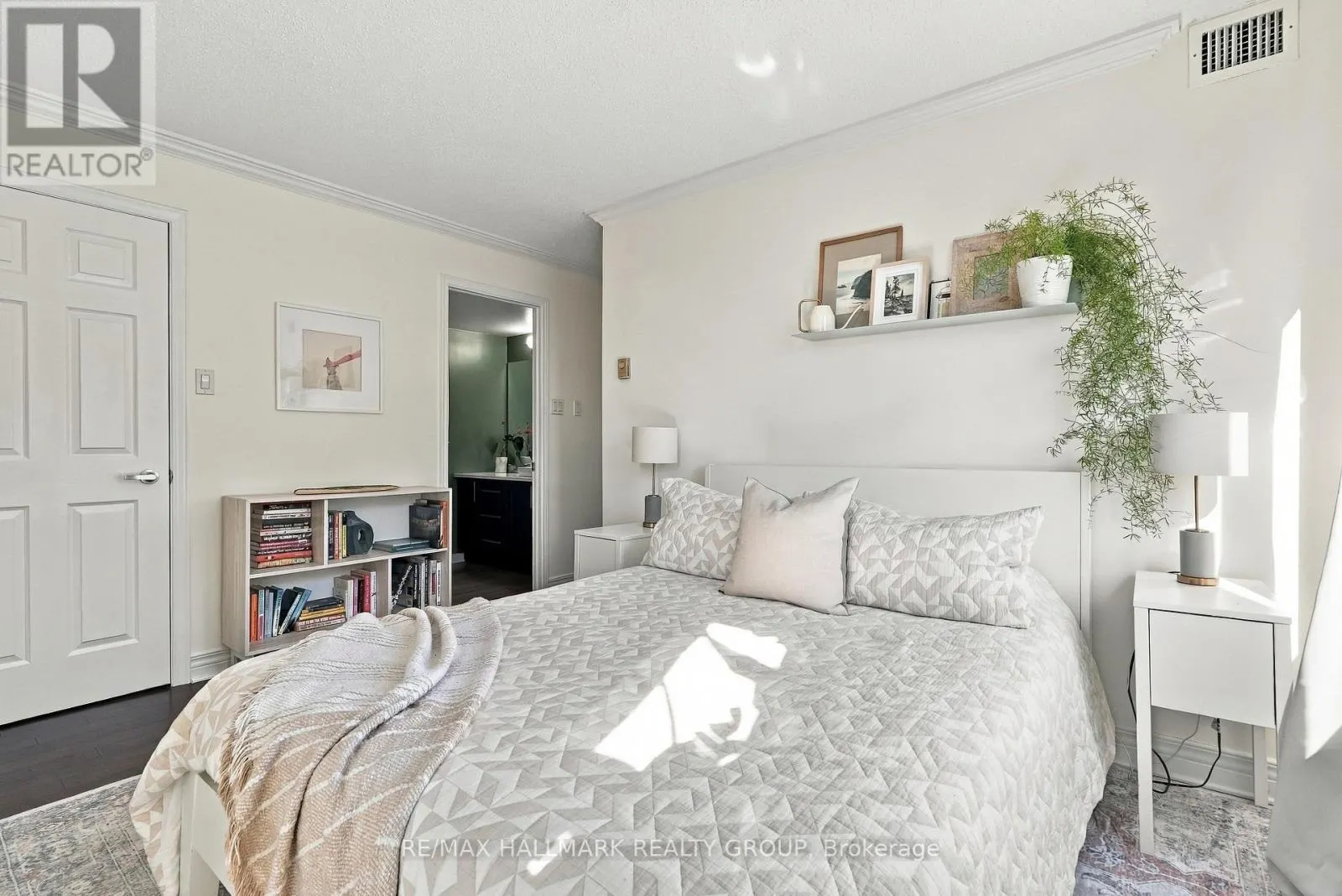 401 - 959 NORTH RIVER ROAD