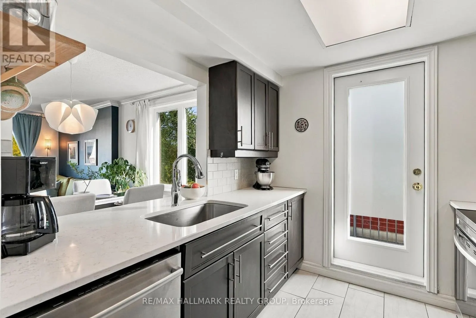 401 - 959 NORTH RIVER ROAD