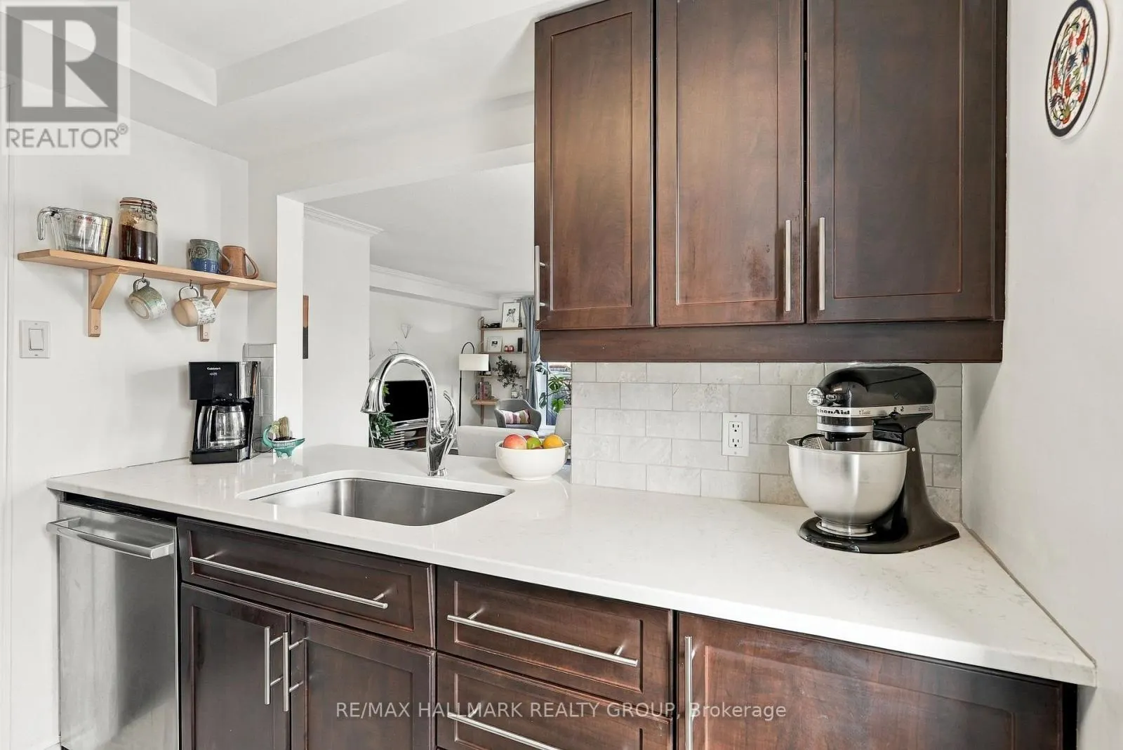 401 - 959 NORTH RIVER ROAD
