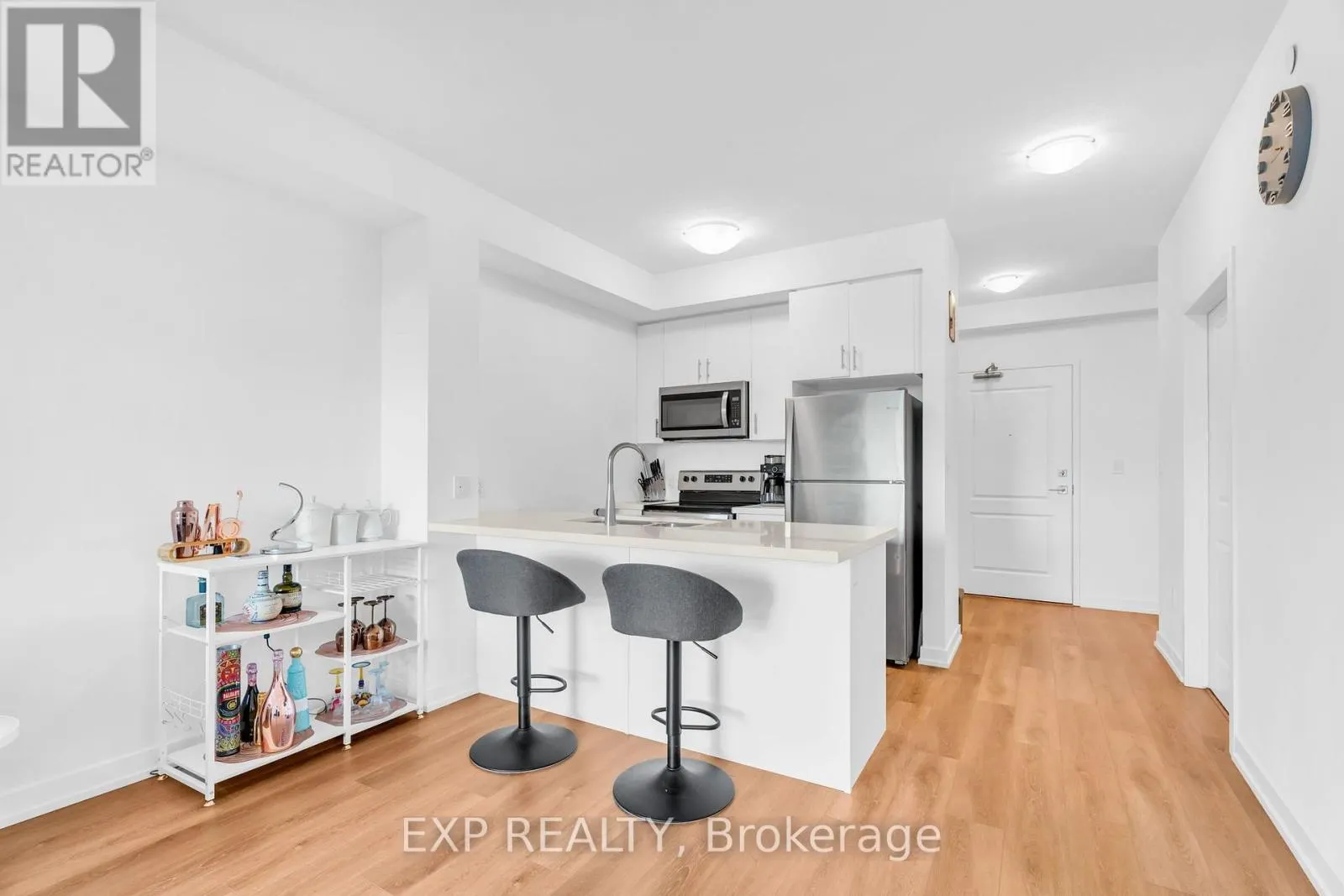 711 - 450 DUNDAS STREET EAST STREET