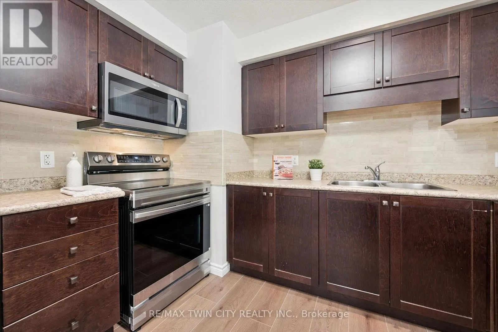 24 - 555 CHABLIS DRIVE