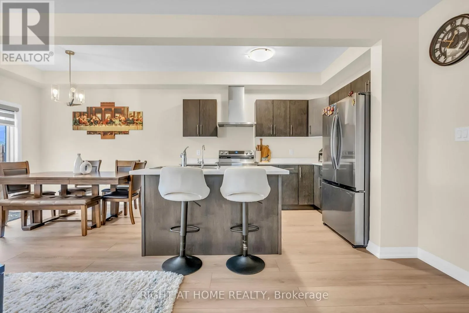 4 WEST CREEK COURT