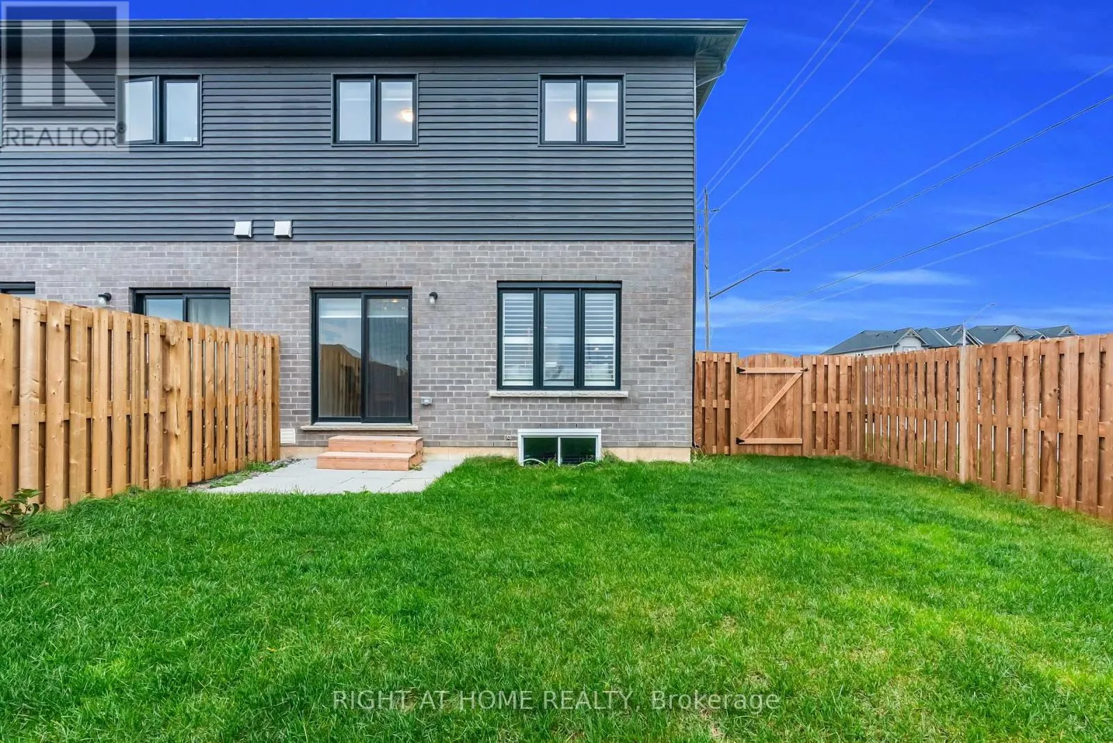 4 WEST CREEK COURT