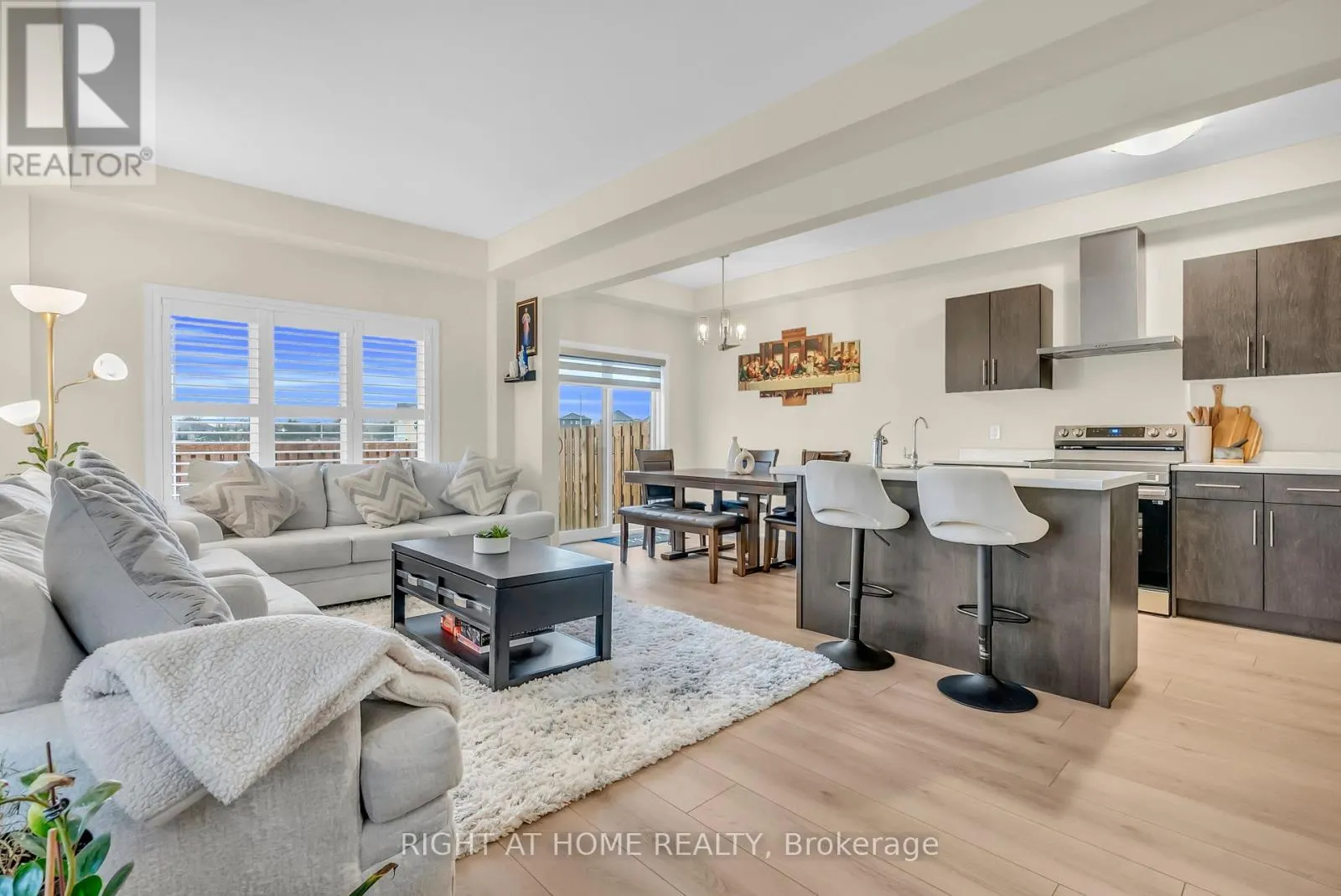 4 WEST CREEK COURT
