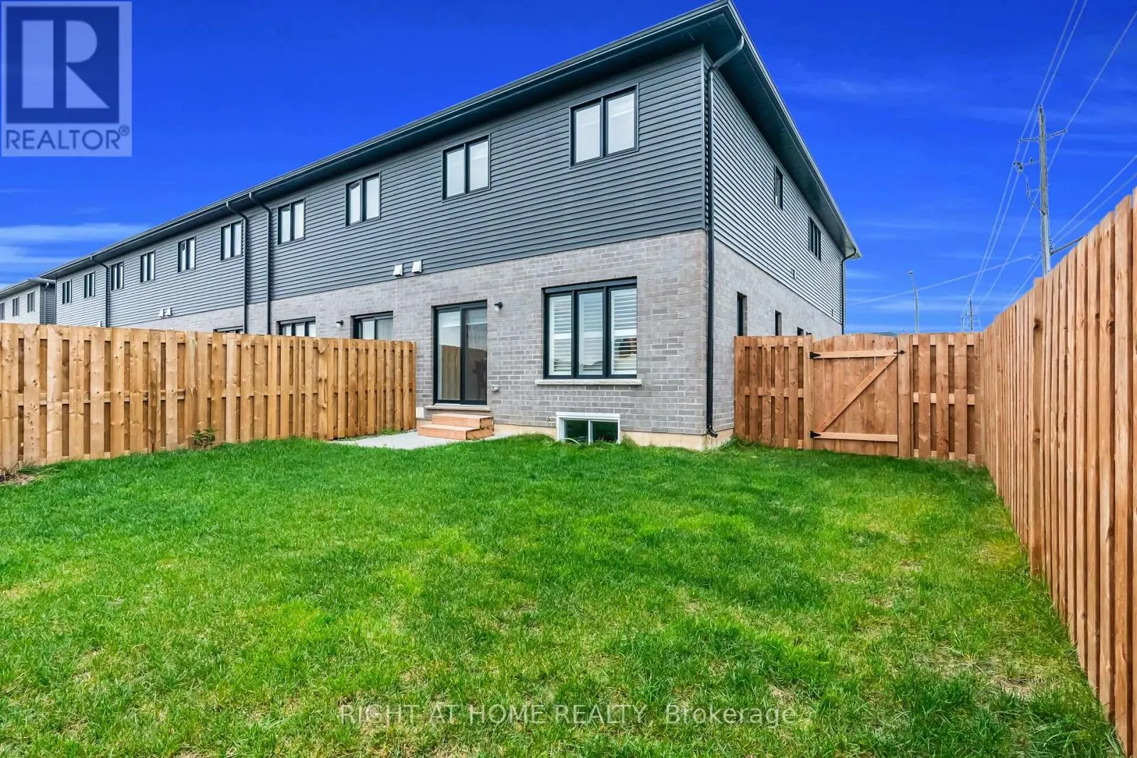 4 WEST CREEK COURT