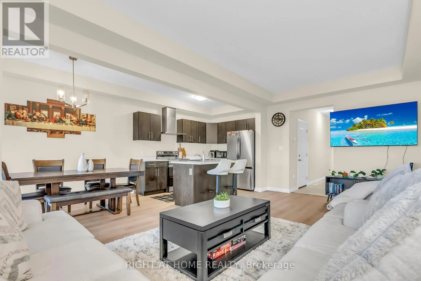 4 WEST CREEK COURT