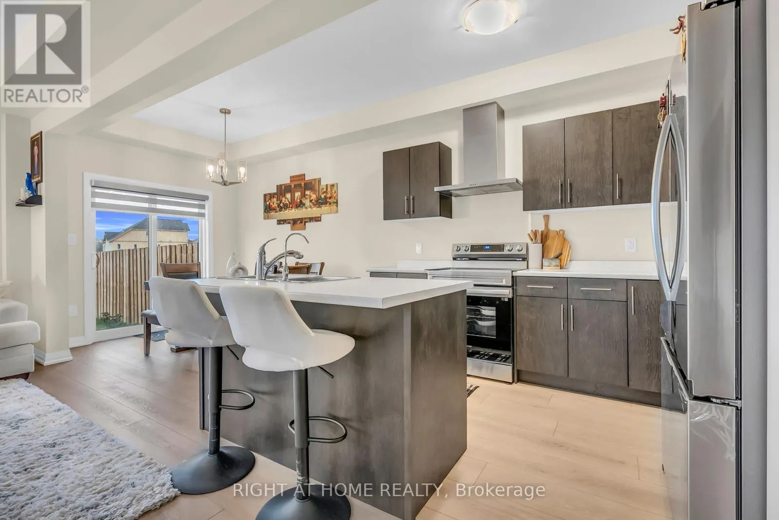 4 WEST CREEK COURT
