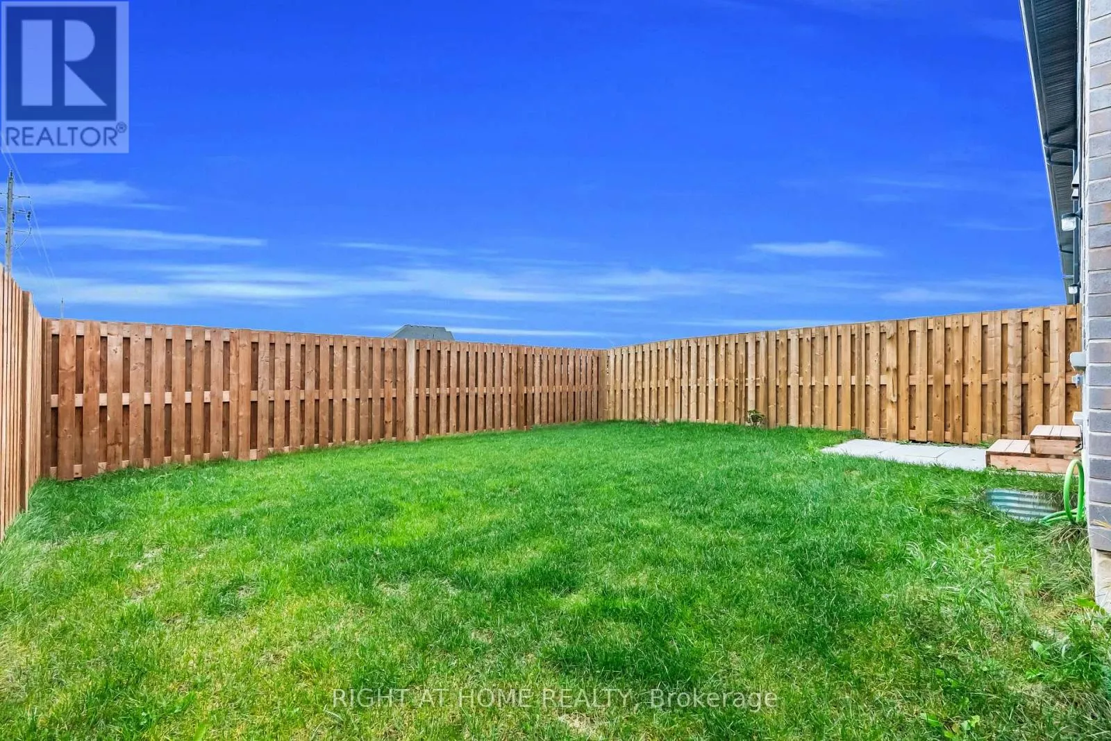 4 WEST CREEK COURT