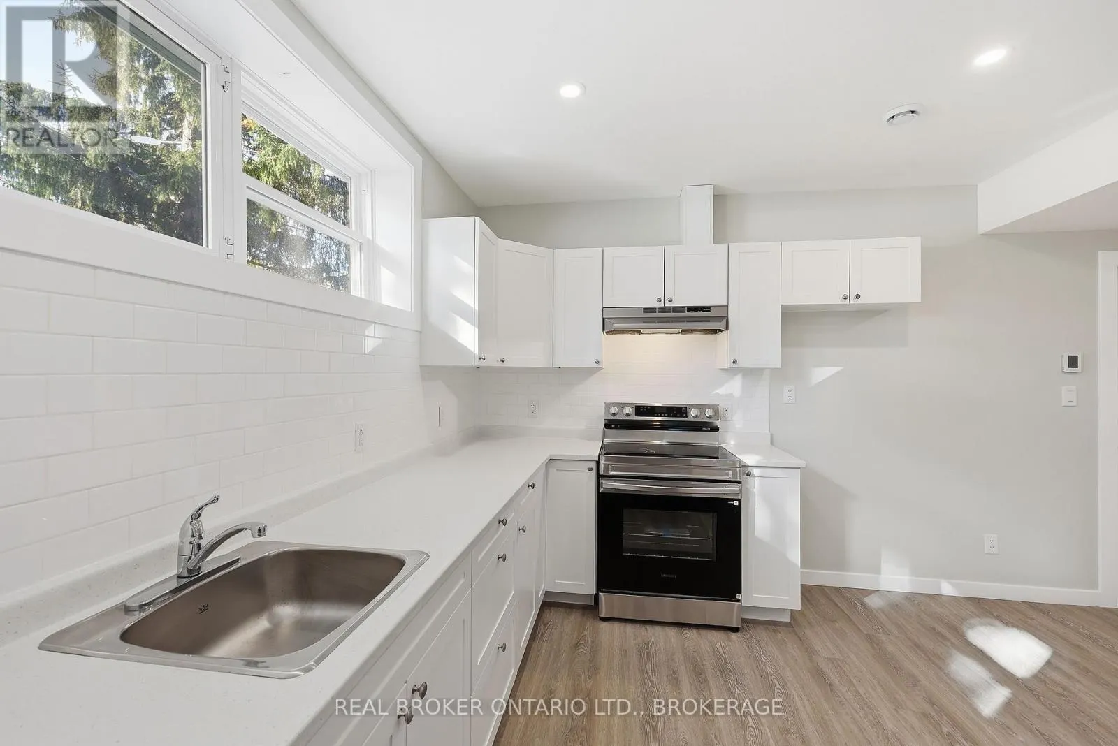 759 HIGH GATE PARK DRIVE