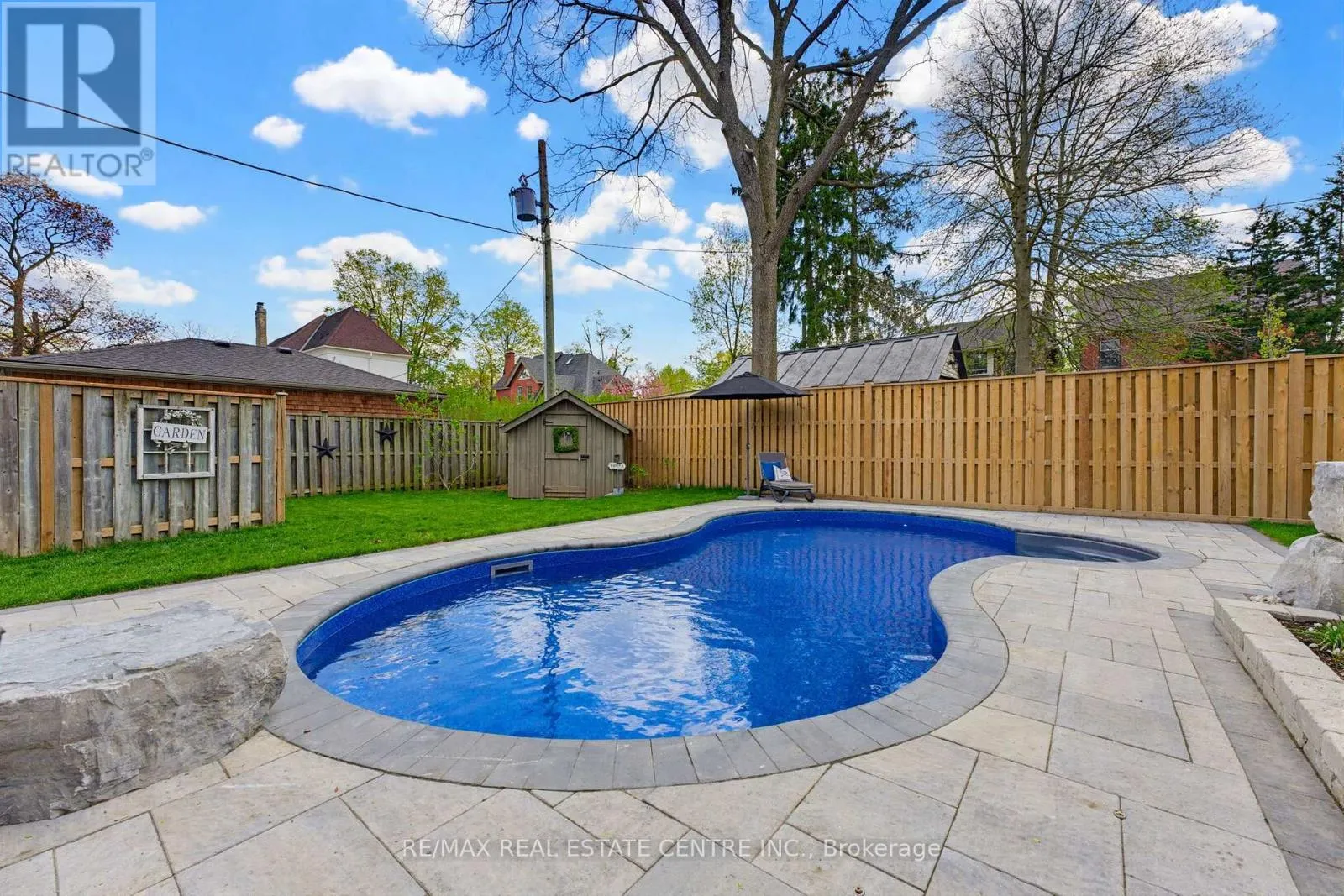 33 BRANT ROAD N