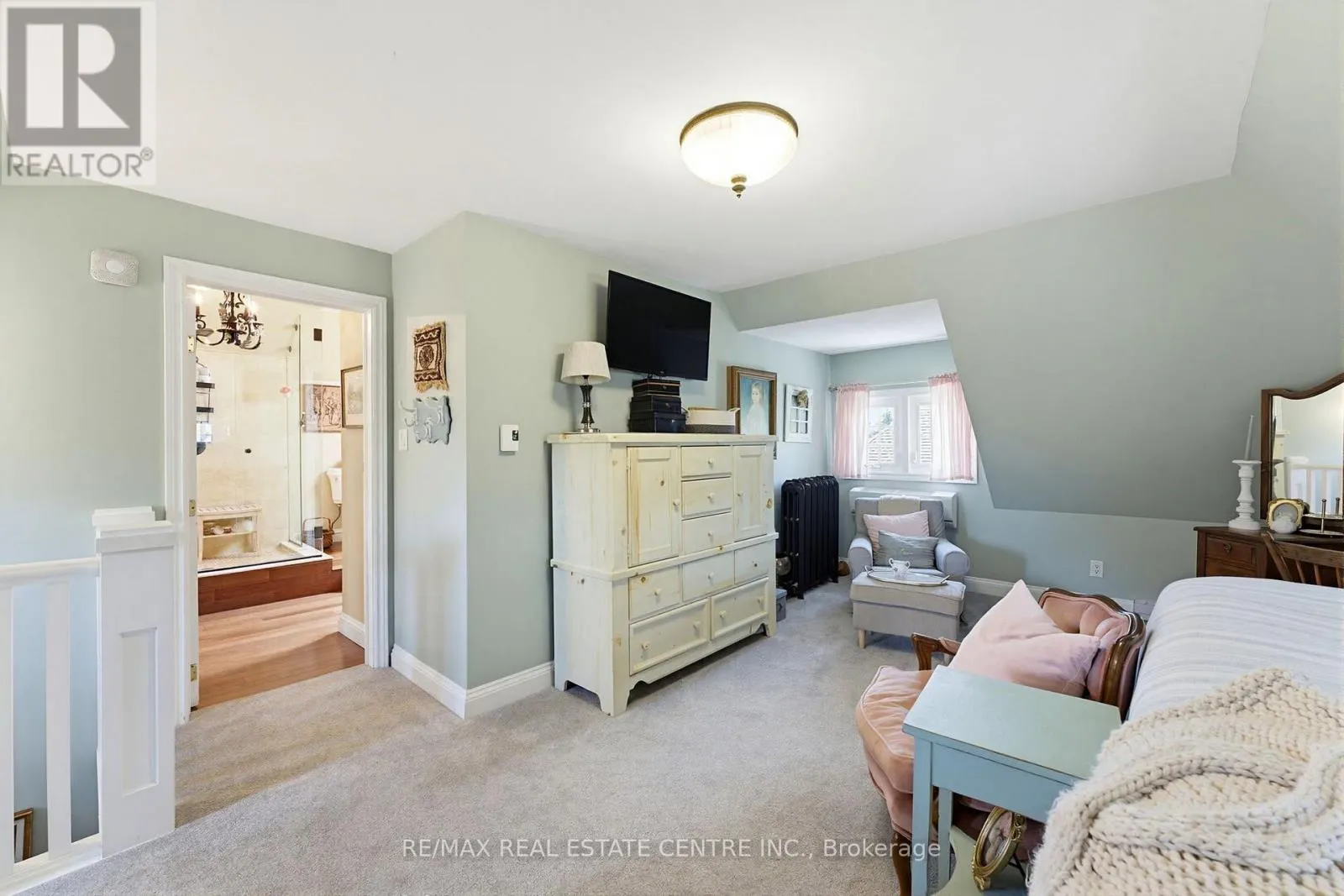 33 BRANT ROAD N