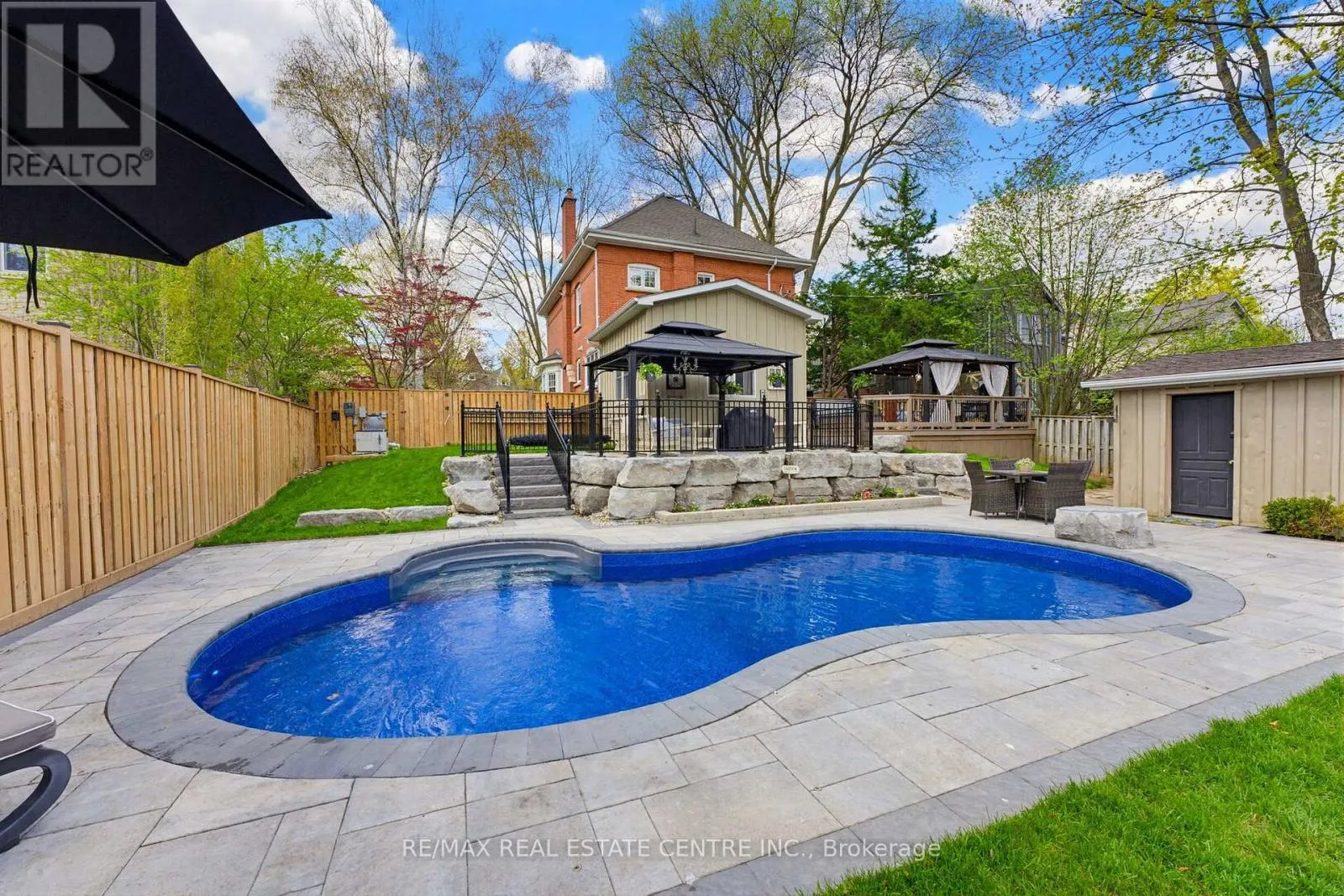 33 BRANT ROAD N