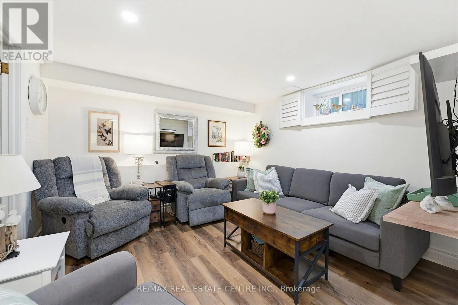 33 BRANT ROAD N