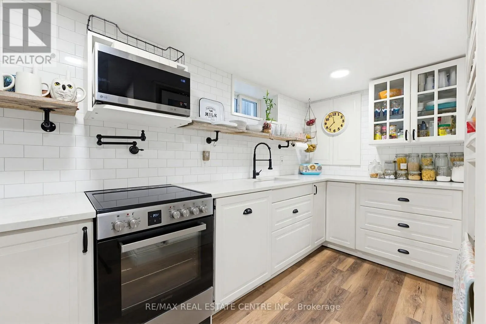 33 BRANT ROAD N