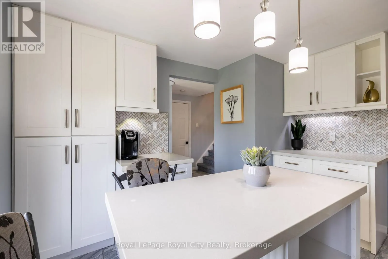 245 ELMIRA ROAD S