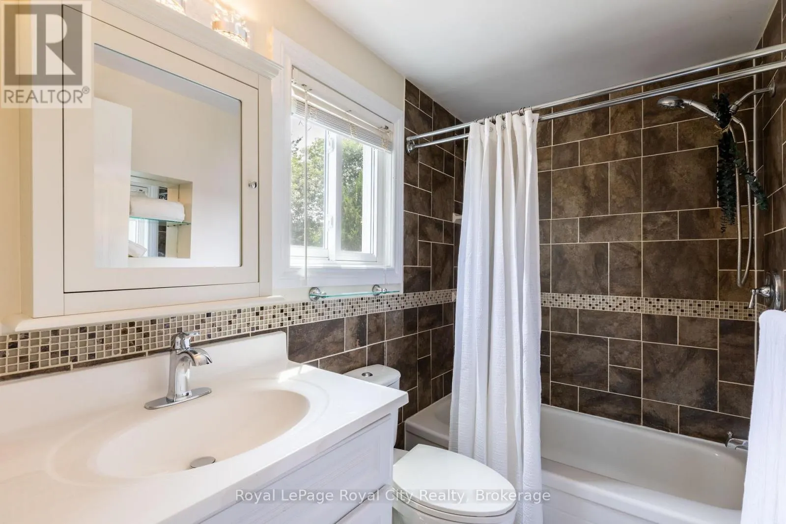 245 ELMIRA ROAD S