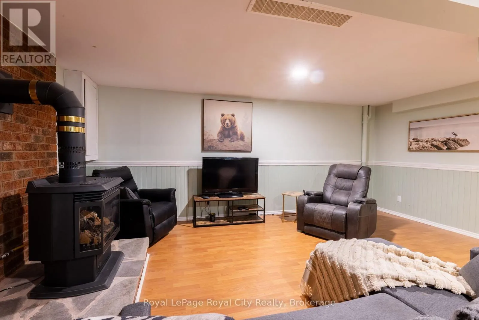 245 ELMIRA ROAD S