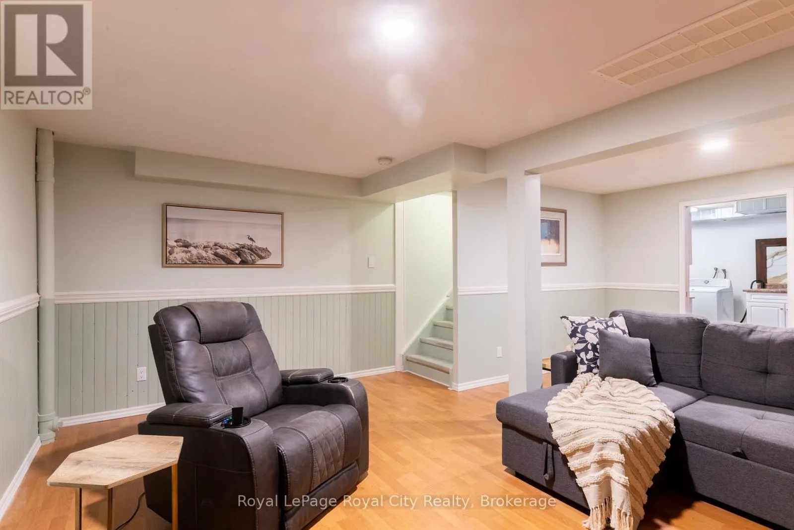 245 ELMIRA ROAD S