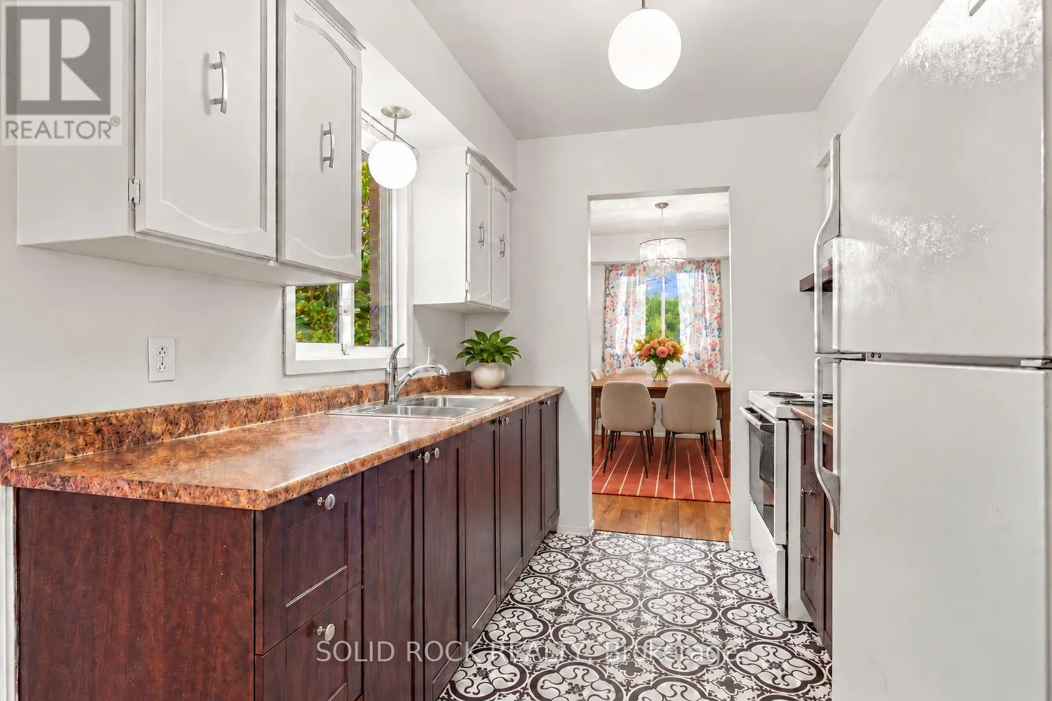 225 COLONEL DOUGLAS CRESCENT