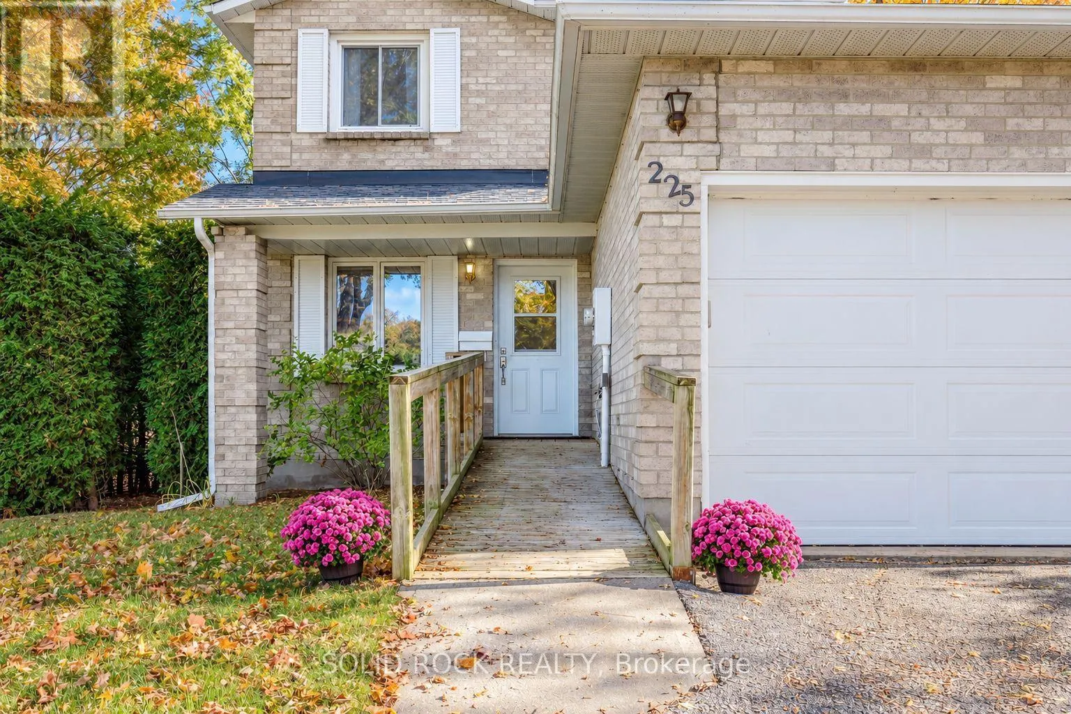 225 COLONEL DOUGLAS CRESCENT