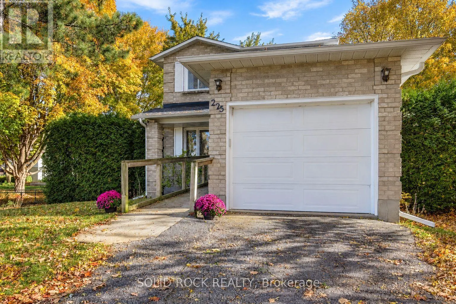 225 COLONEL DOUGLAS CRESCENT