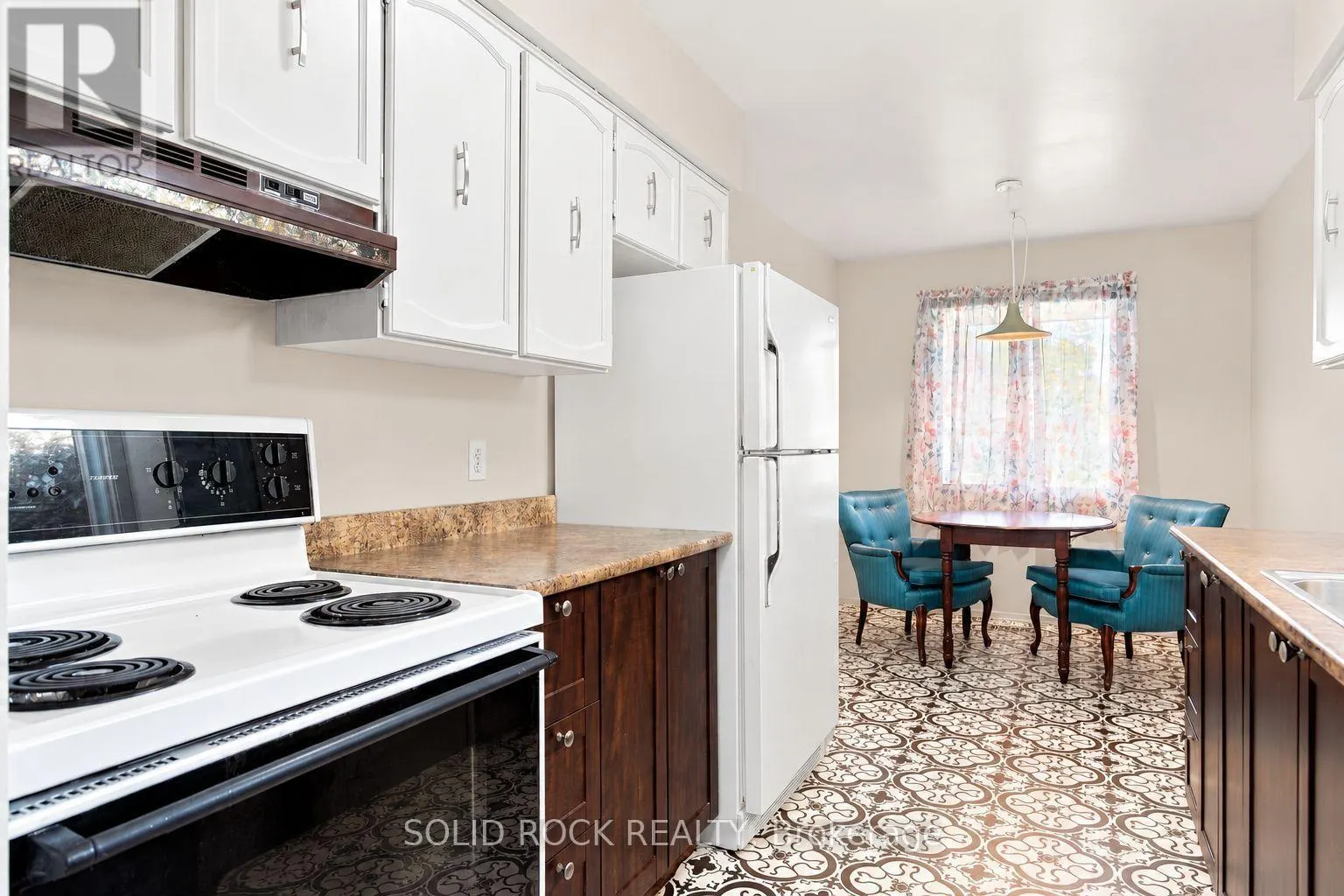 225 COLONEL DOUGLAS CRESCENT