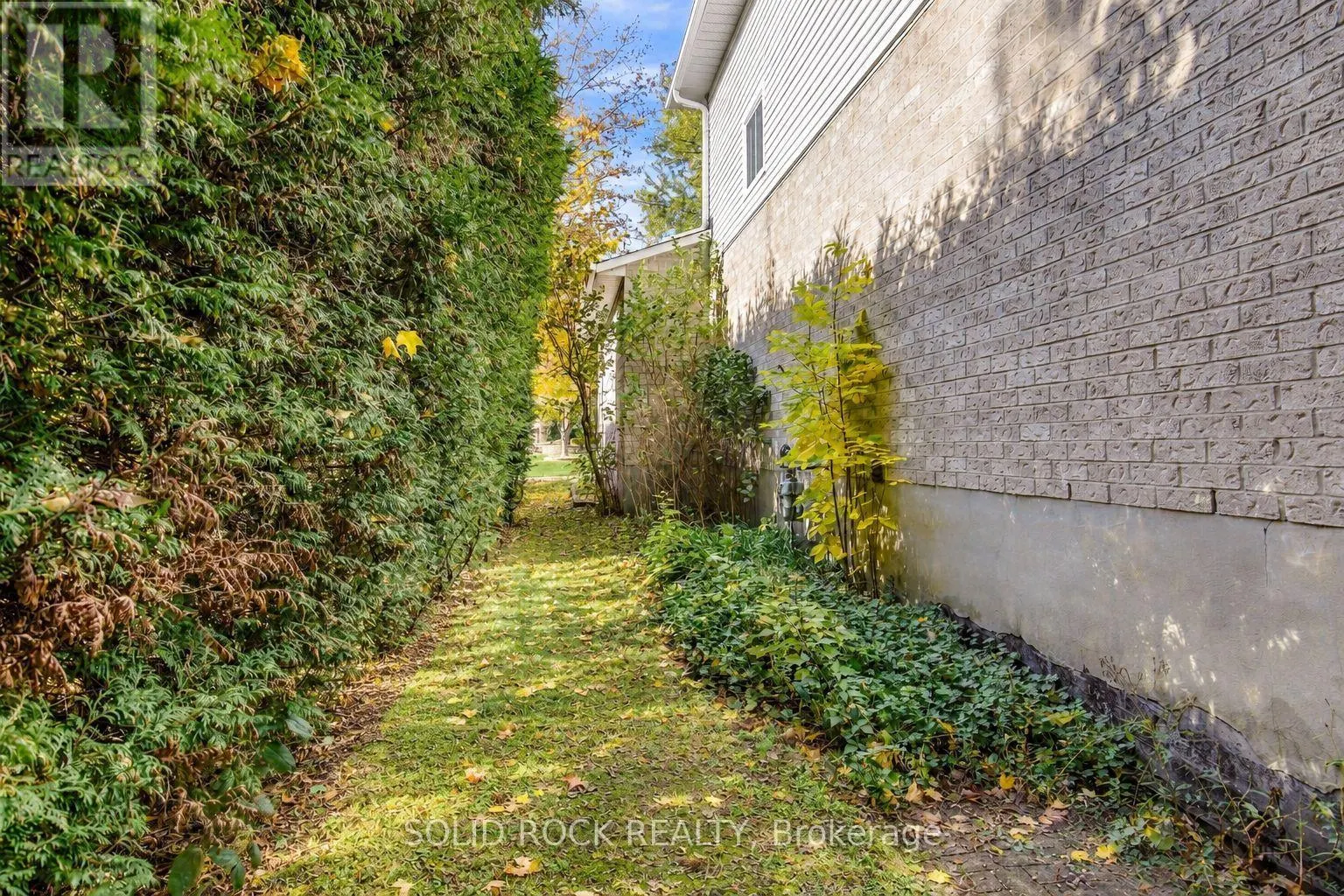225 COLONEL DOUGLAS CRESCENT