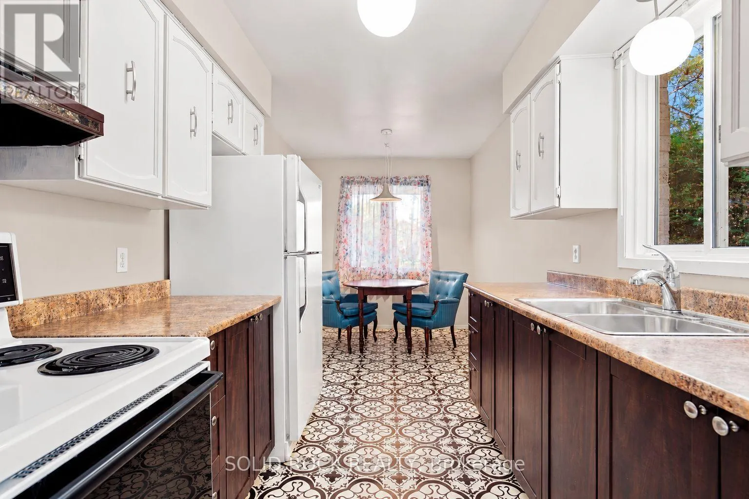 225 COLONEL DOUGLAS CRESCENT