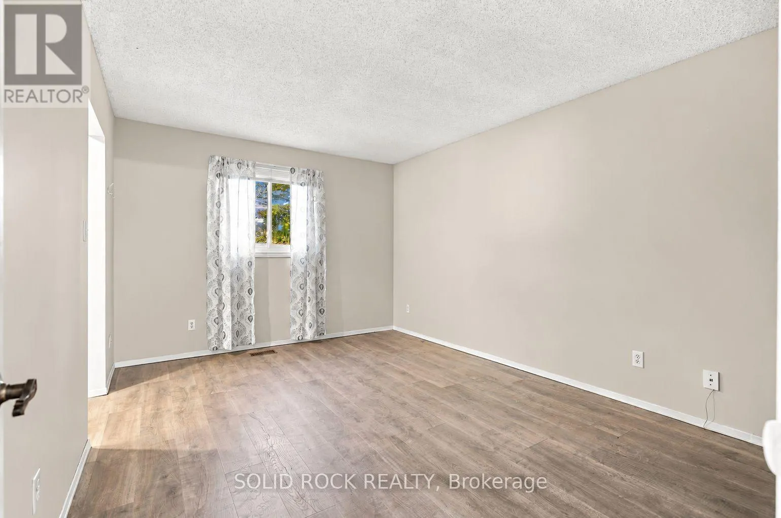 225 COLONEL DOUGLAS CRESCENT