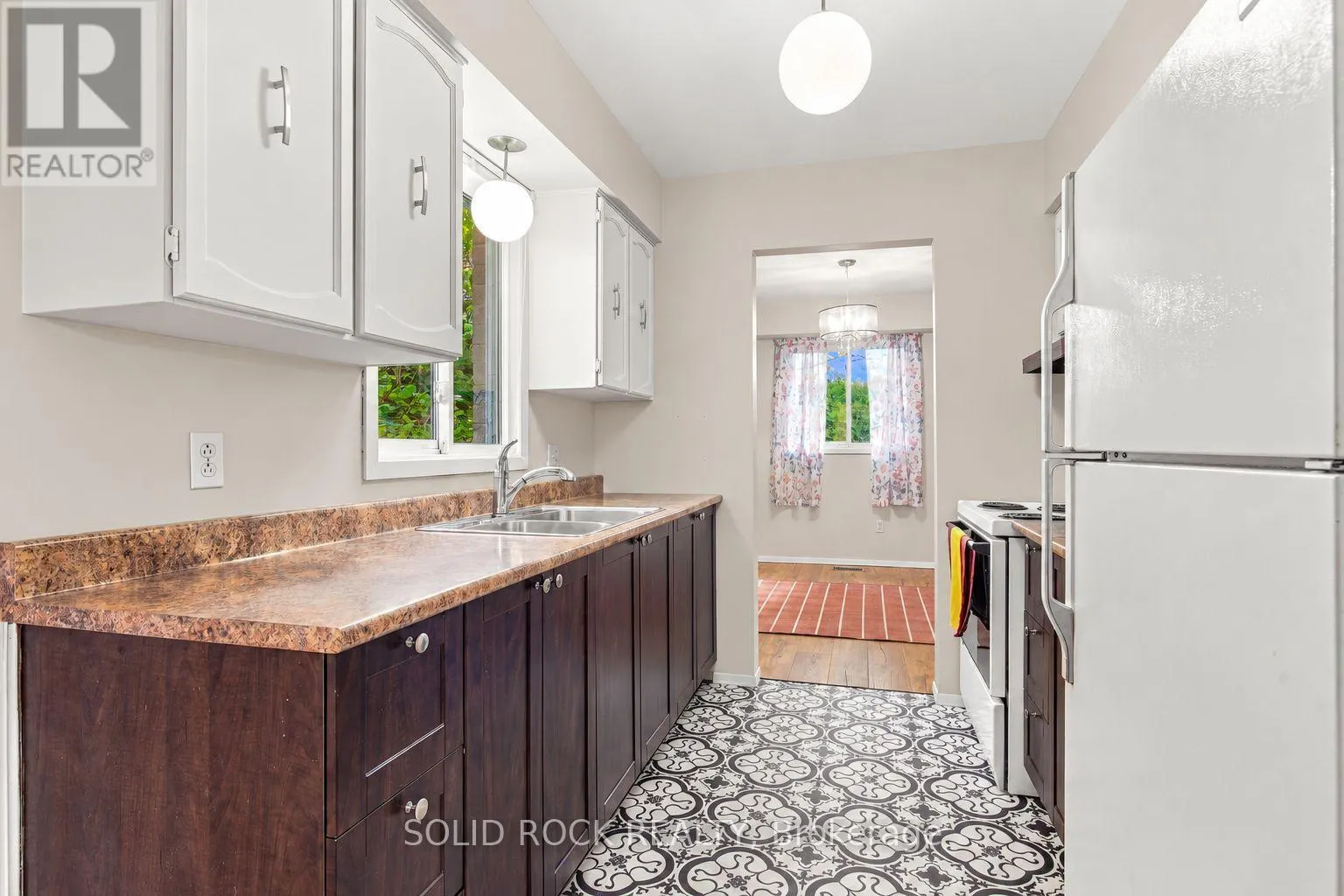 225 COLONEL DOUGLAS CRESCENT