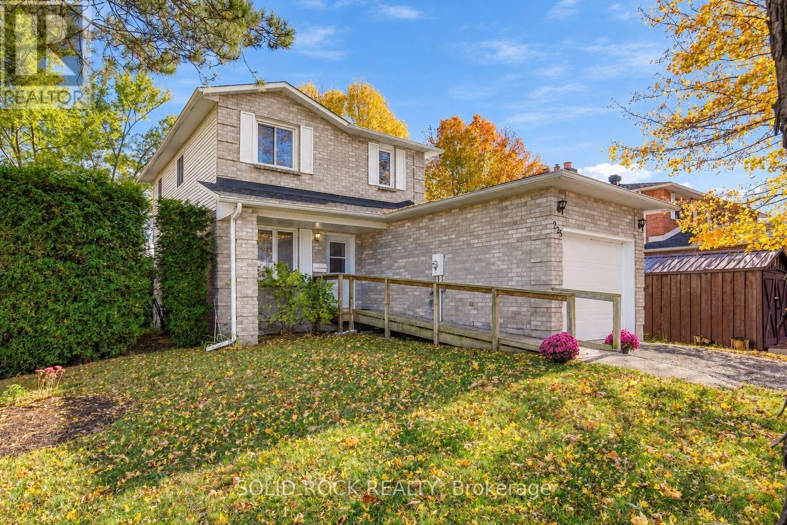225 COLONEL DOUGLAS CRESCENT
