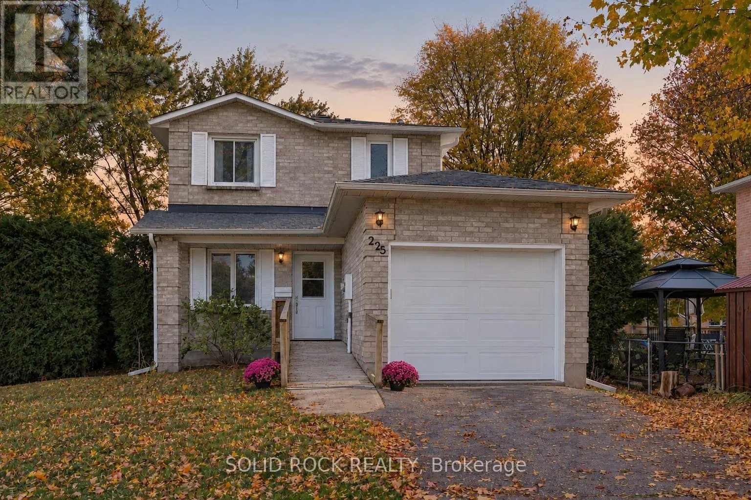 225 COLONEL DOUGLAS CRESCENT