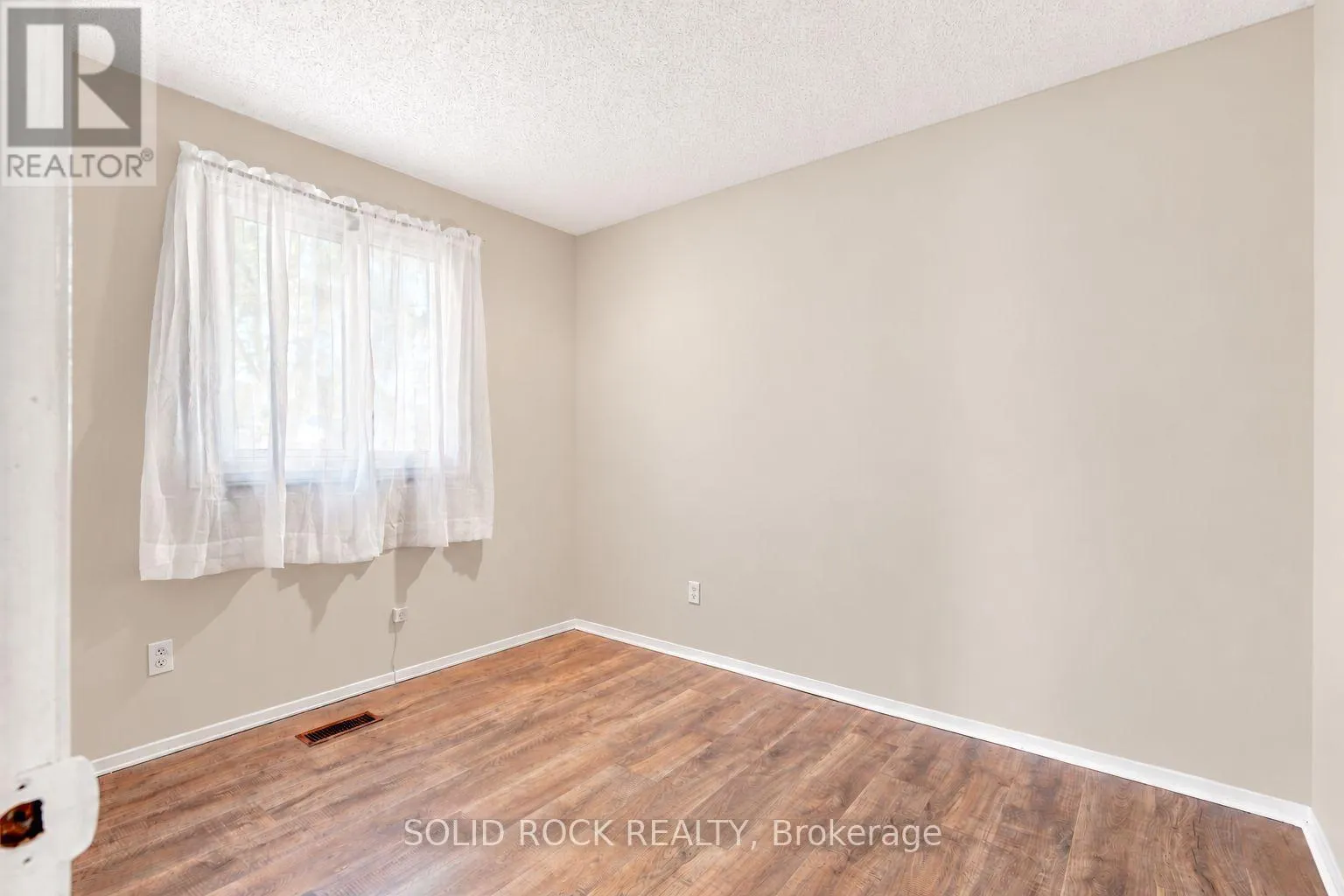 225 COLONEL DOUGLAS CRESCENT
