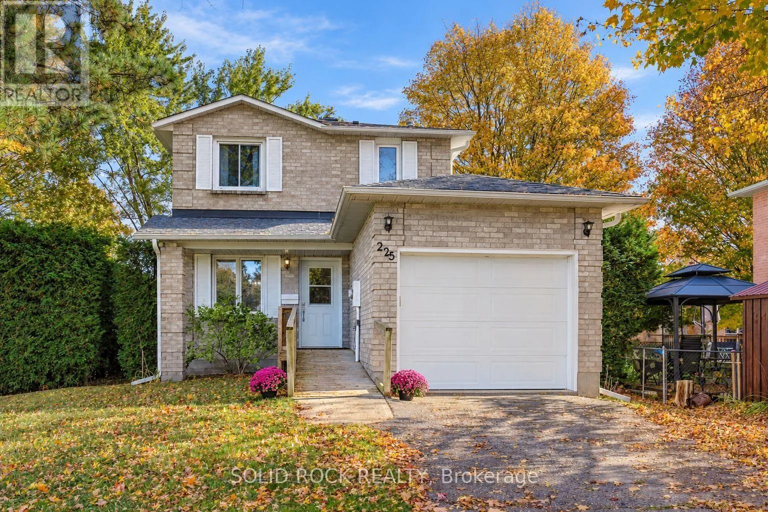 225 COLONEL DOUGLAS CRESCENT