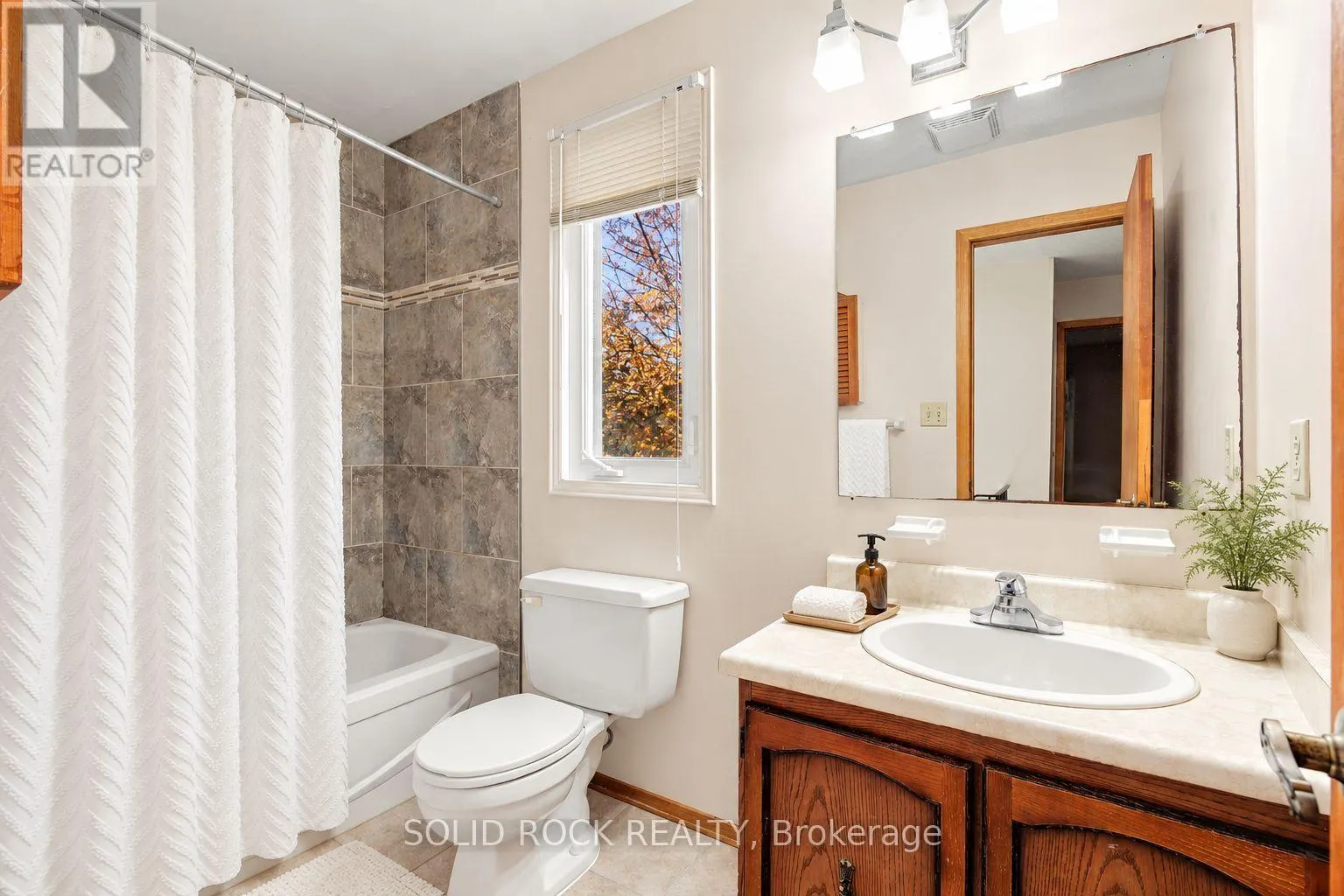 225 COLONEL DOUGLAS CRESCENT