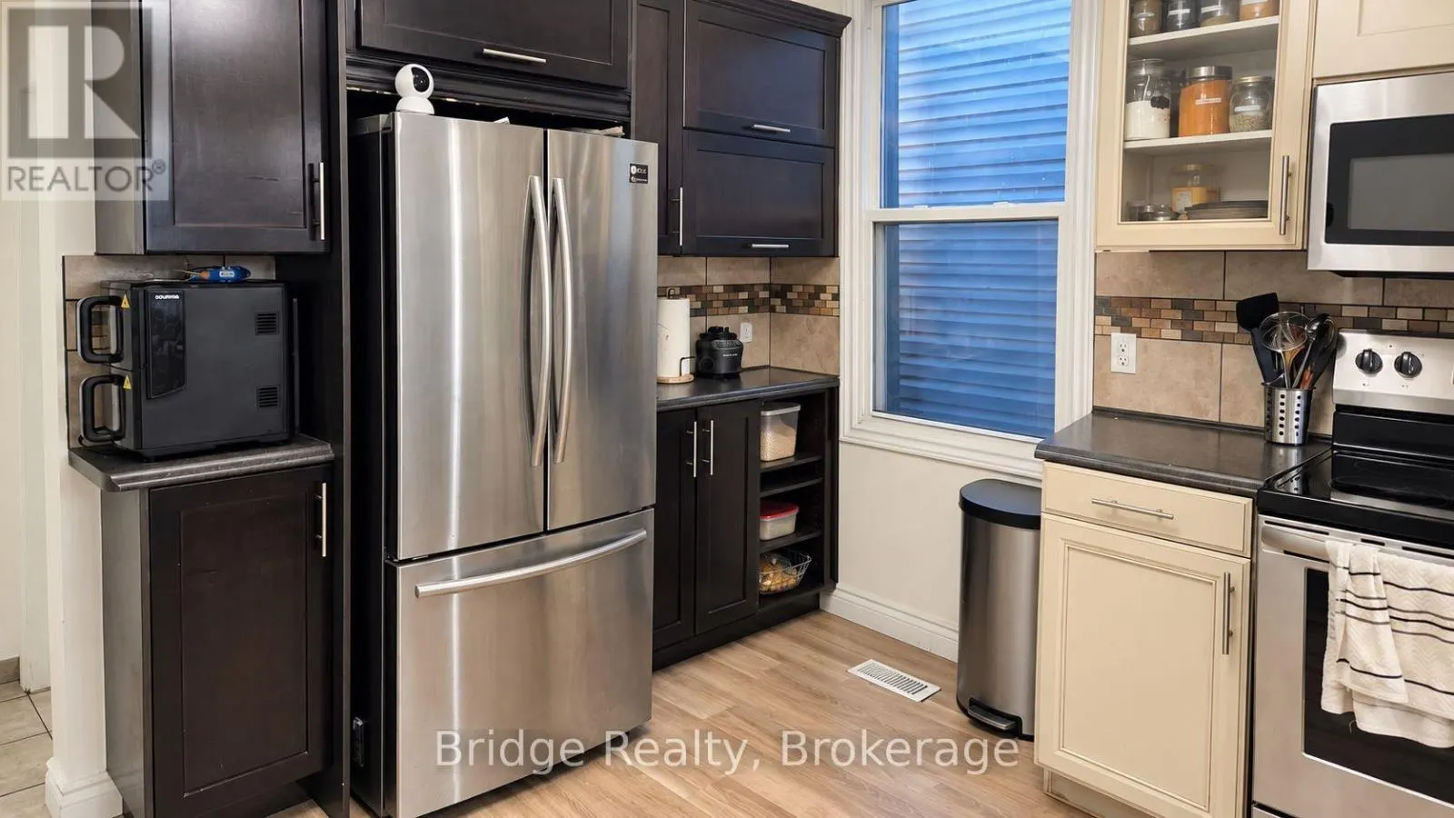 497 SIMCOE STREET