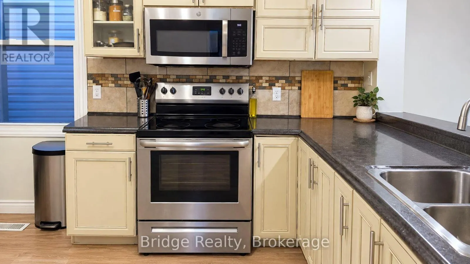 497 SIMCOE STREET