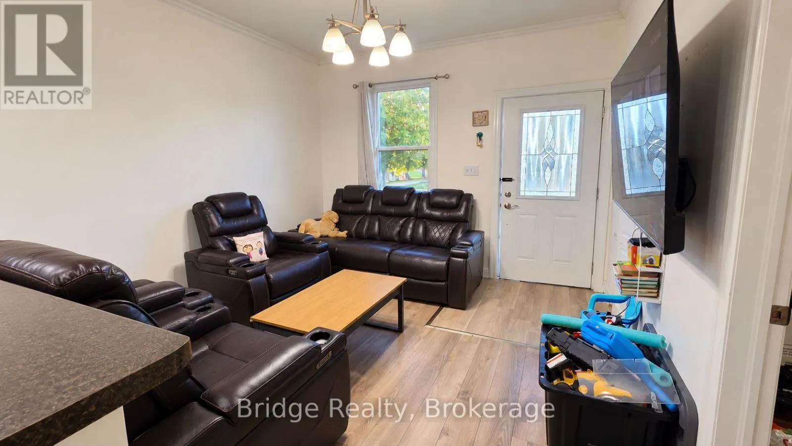 497 SIMCOE STREET