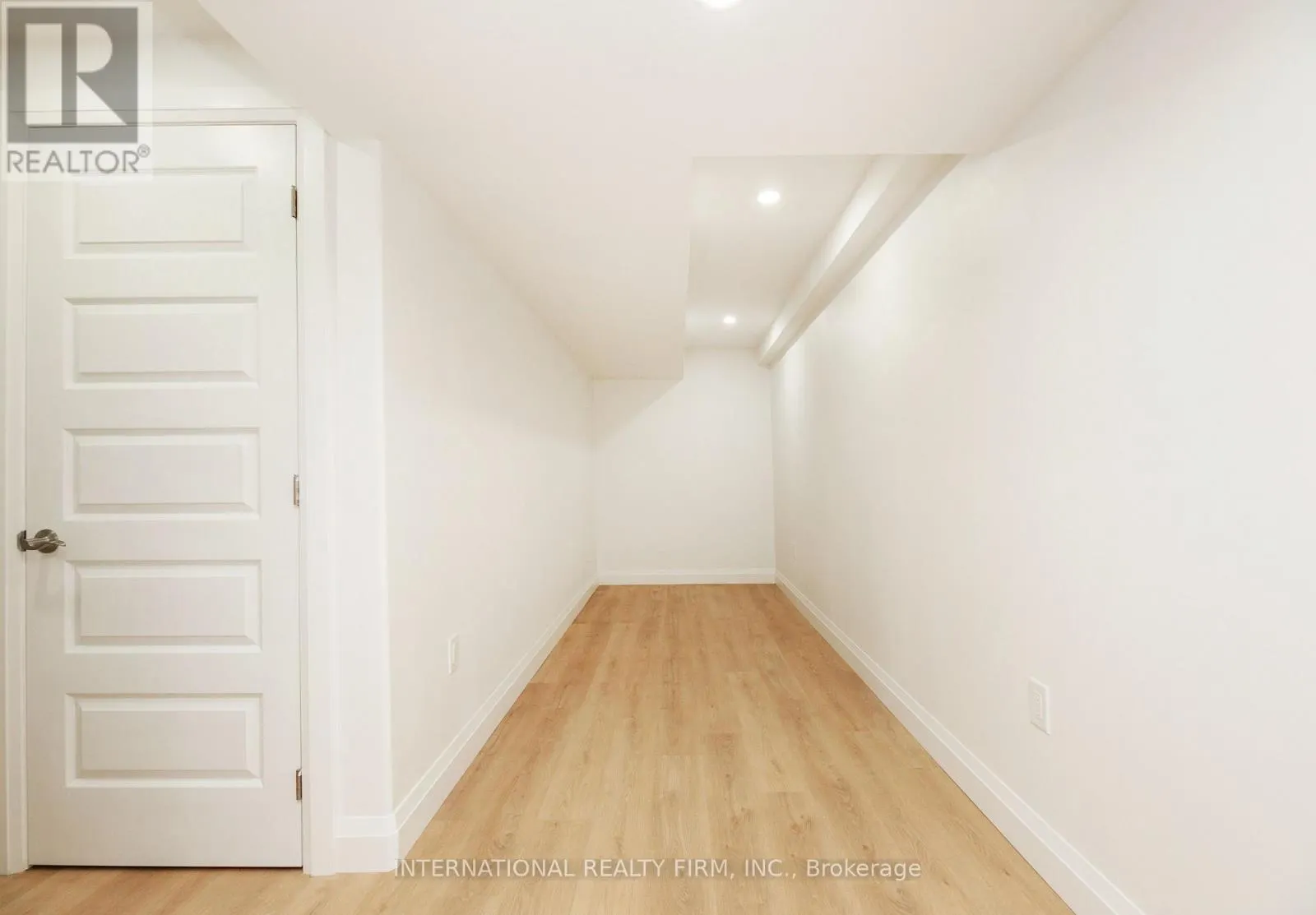 17 MCINTOSH AVENUE