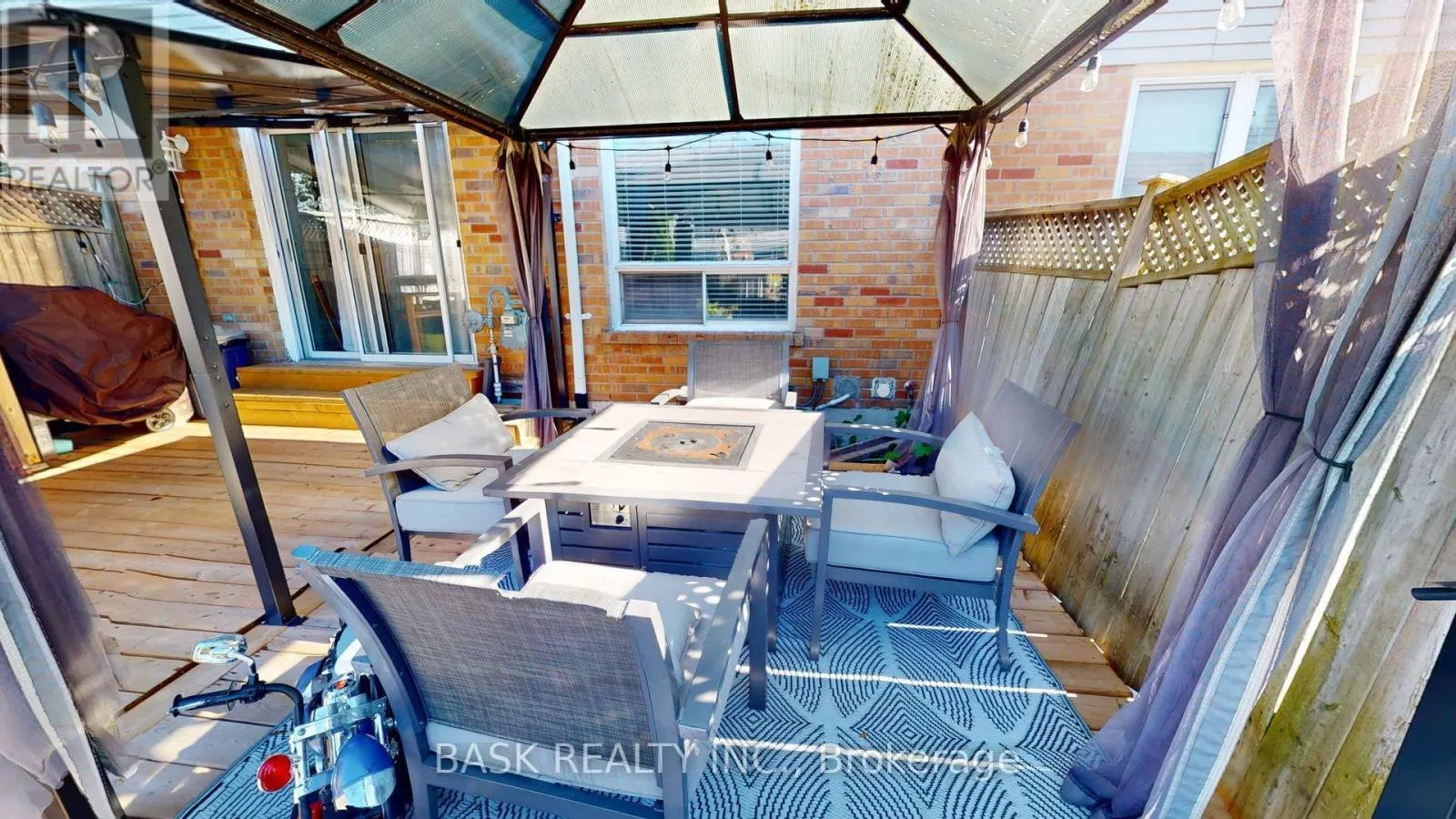 115 FAIRGREEN CLOSE