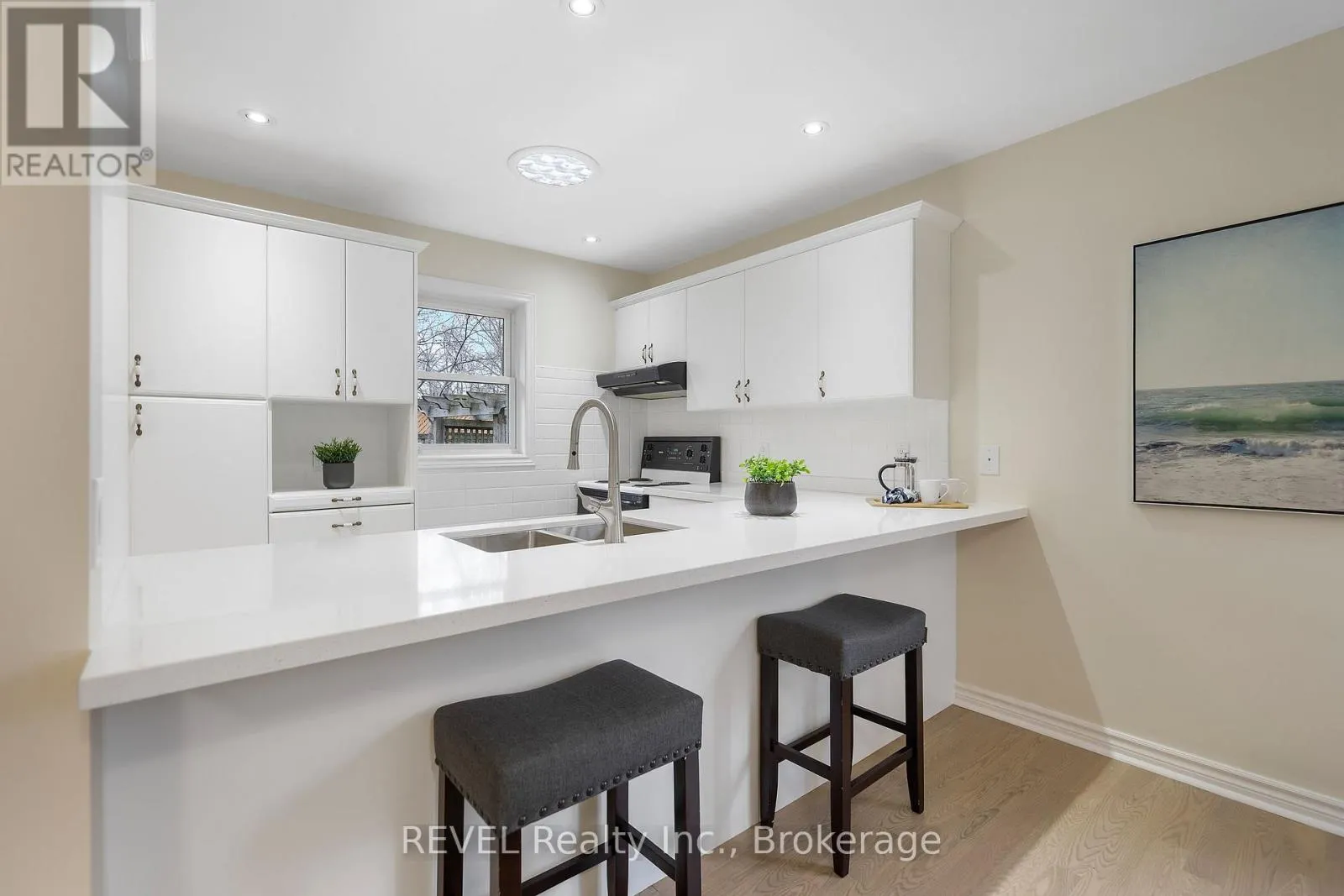 6839 IMPERIAL COURT