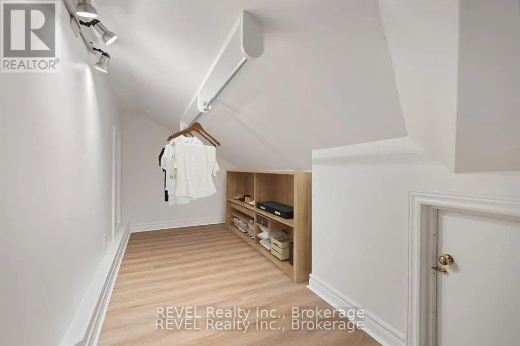 6839 IMPERIAL COURT