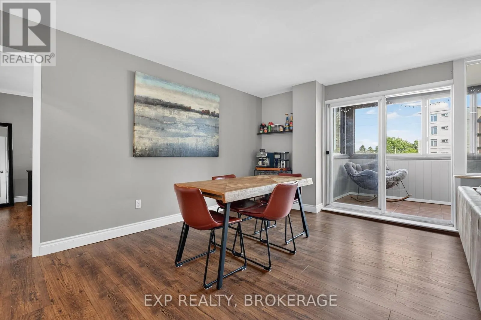 202 - 2 MOWAT AVENUE #202