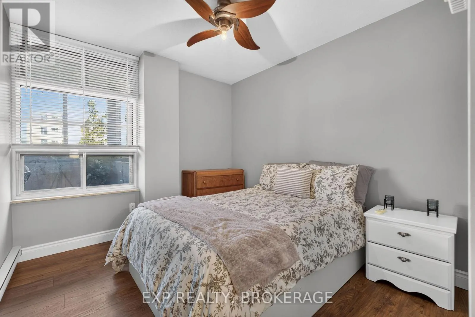 202 - 2 MOWAT AVENUE #202