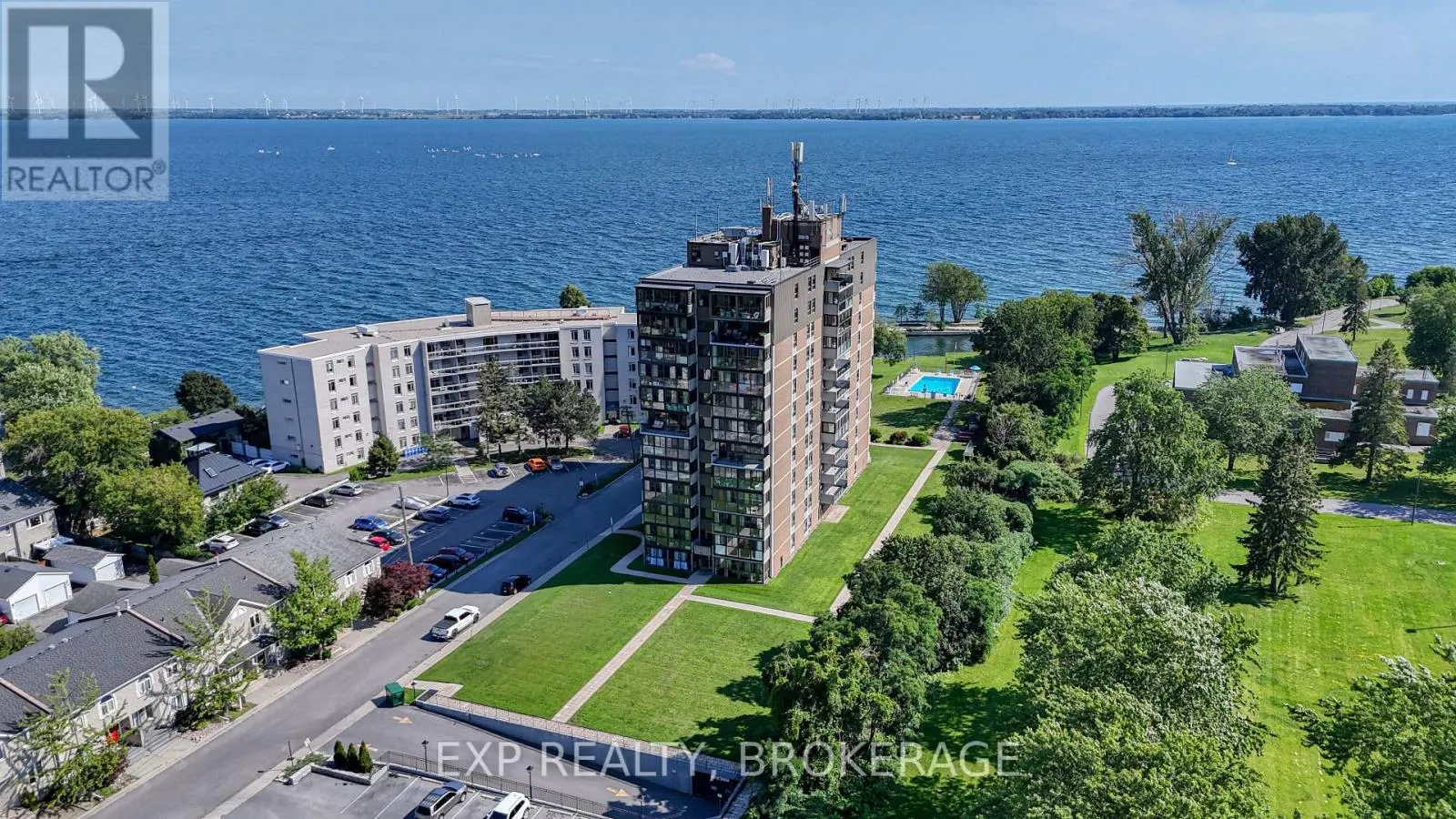 202 - 2 MOWAT AVENUE #202