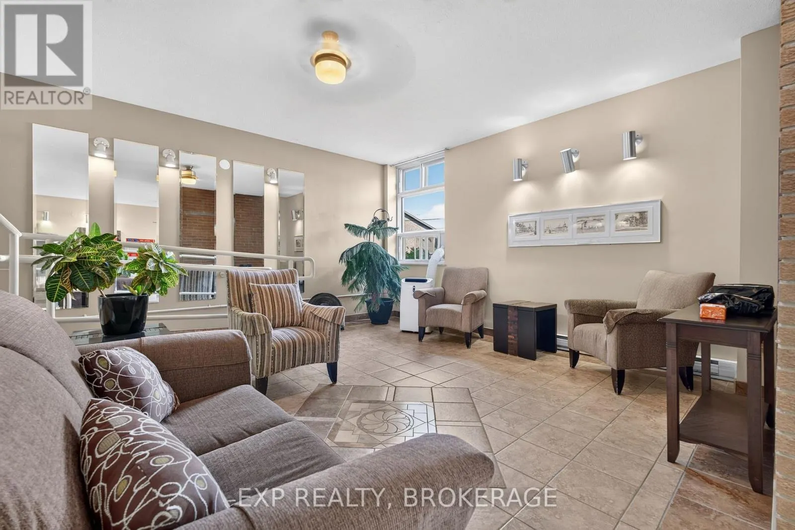 202 - 2 MOWAT AVENUE #202