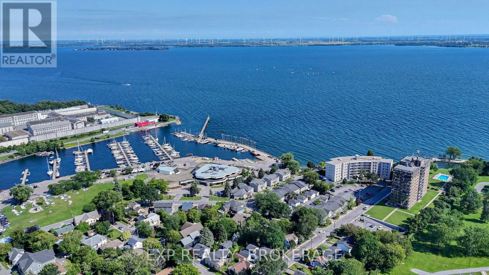 202 - 2 MOWAT AVENUE #202