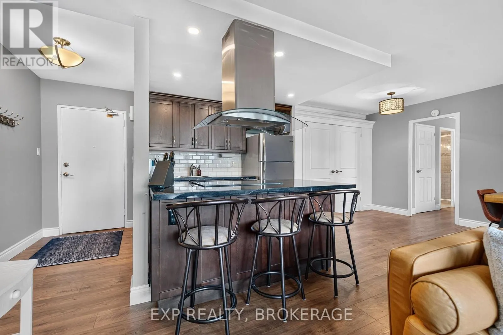 202 - 2 MOWAT AVENUE #202
