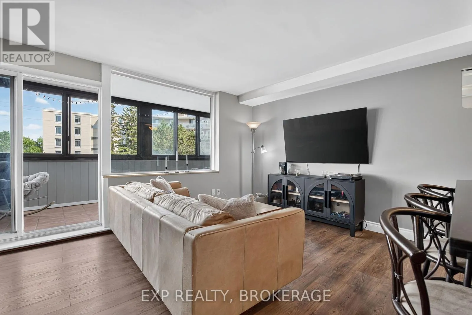 202 - 2 MOWAT AVENUE #202
